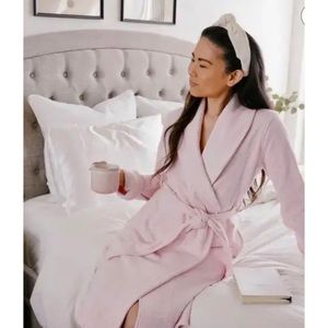 NWOT Ugg Pink Robe